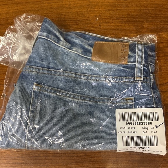 J Crew Relaxed denim short in Baxter Street wash
Item BF378 - Picture 5 of 5